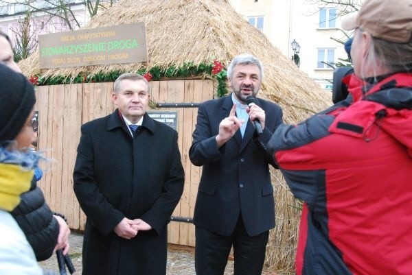 Zywa szopka ksiedza Konkola, stanela juz przed Ratuszem....