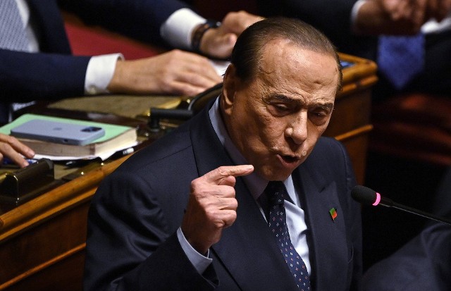 Ostatnie lata życie Berlusconiego upłynęły pod znakiem sądowych potyczek. Oskarżony był o unikanie podatków i organizowanie przyjęć seksualnych z udziałem nieletnich dziewczyn.