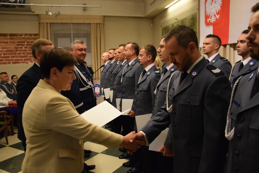 Święto policji w Oświęcimiu z udziałem Beaty Szydło. Najlepsi otrzymali medale i mianowania na wyższe stopnie [ ZDJĘCIA, WIDEO]
