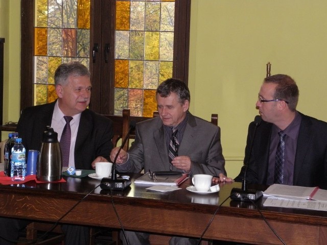 Klub PiS zwykle zadaje wiele pytań, tym razem najwięcej miał ich Wojciech Rolbiecki (z prawej)