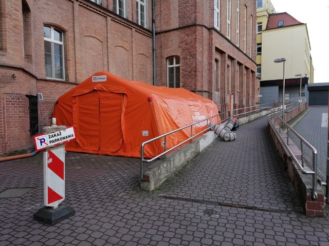 Pacjent, u którego stwierdzono koronawirusa, przebywający do tej pory w szpitalu Copernicus w Gdańsku, został przewieziony do szpitala zakaźnego przy ul. Smoluchowskiego