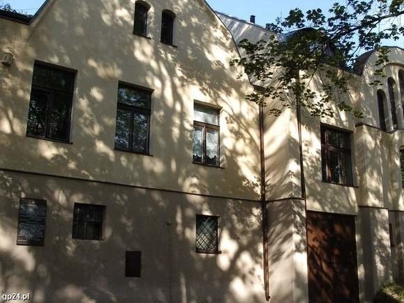 Dom przedpogrzebowy znajdujący się przy ul. dr Maxa Josepha w Słupsku to jedna z niewielu pamiątek po mieszkających w mieście Żydach przed II wojną.
