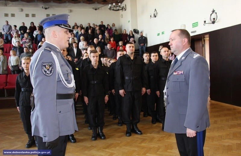 182 nowych policjantów na Dolnym Śląsku [ZDJĘCIA]