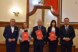 Powiat krakowski. Akty powierzenia dla trzech dyrektorów szkół powiatowych - liceów i techników