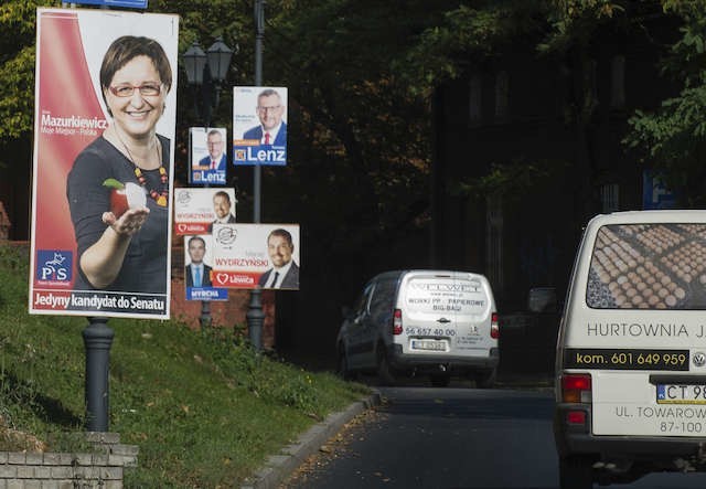 Plakaty wyborcze kandydatki PiS do Senatu Marii Mazurkiewicz wciąż wiszą