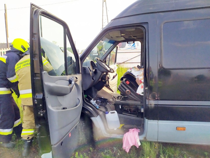 Wypadek w Podwarpiu. Zderzyły się trzy samochody. Są ranni....