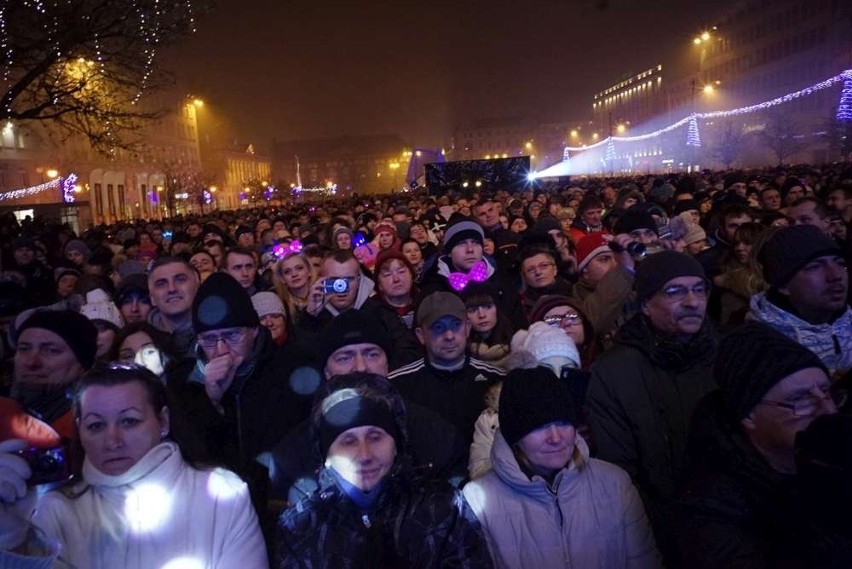 Sylwester w Poznaniu. Na placu Wolności poznaniacy...