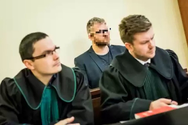 Rafał P. został skazany na dwa lata więzienia. Teraz sąd ma wyjaśnić, dlaczego odsunięto mu wykonanie kary.