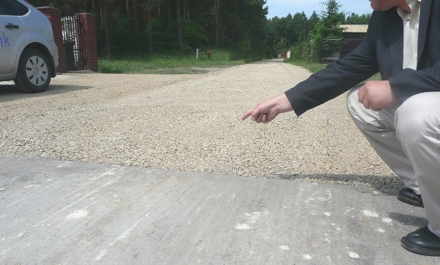 Trudno nie zauważyć granicy gmin. Stalowa Wola kończy się na ostatnim betonie.