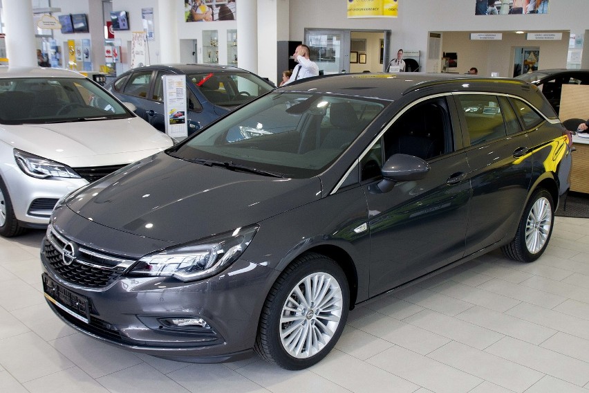 Nowy Opel Astra kombi pojawił się w wielkopolskich salonach...