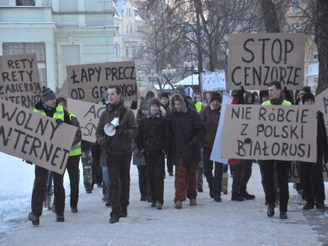 Przeciwko ACTA protestowało w sobotę 50 osób.