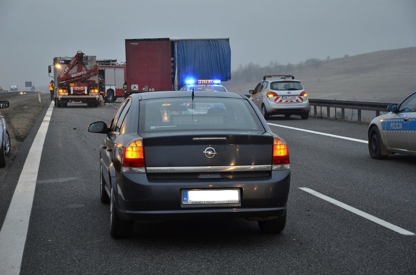 Śmiertelny wypadek na A4. Droga do Krakowa już odblokowana [ZDJĘCIA]