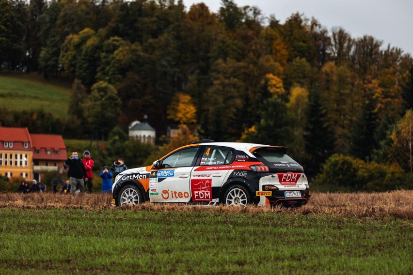 Dzięki pewnej i bezpiecznej jeździe załoga Peugeota 208 w...