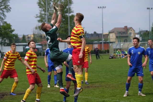 Elana Toruń przegrała u siebie 0:2 z Jagiellonią Białystok w meczu 28. kolejki Centralnej Ligi Juniorów. Gospodarze stracili już szanse na utrzymanie, natomiast goście wciąż walczą o brązowy medal.