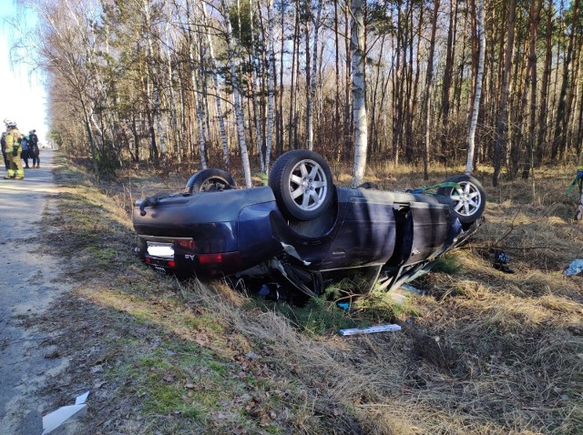 Na drodze krajowej nr 25 w okolicach Nowej Wsi Wielkiej dachowało audi. Na szczęście nikt nie odniósł poważnych obrażeń, a zdarzenie policja zakwalifikowała jako kolizję