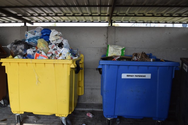 Rada Miejska w Sępólnie zamierza uchwalić stawkę opłaty śmieciowej na poziomie 26 zł od jednego mieszkańca. Pierwszy przetarg burmistrz unieważnił, będzie drugi