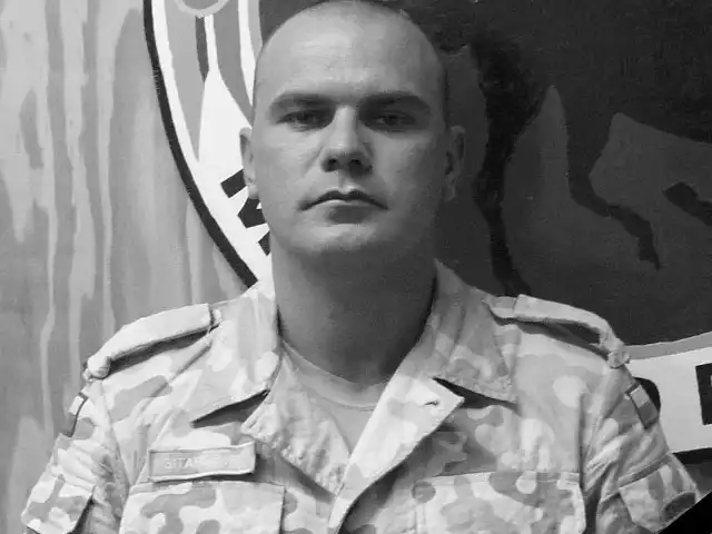 Zabity żołnierz służył w 1. Brygadzie Saperów w Brzegu. Jest 29. Polakiem, który zginął w Afganistanie od 2007 r.