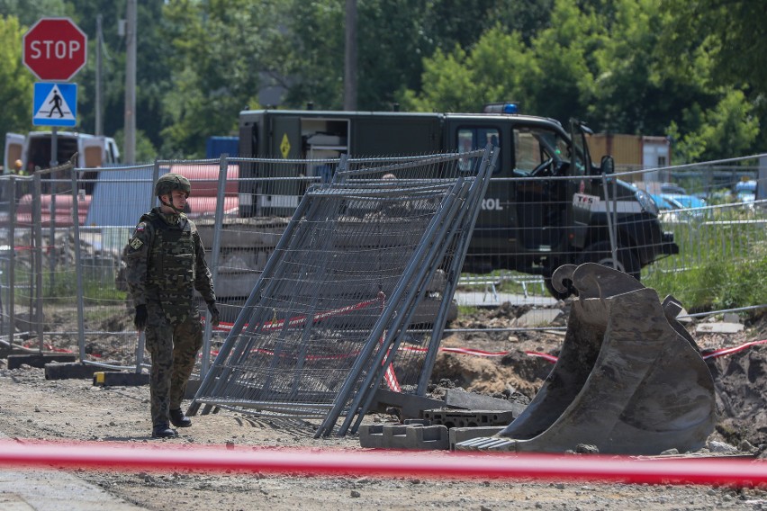 Kraków. Bomba na budowie Trasy Łagiewnickiej. Saperzy w akcji 10 06