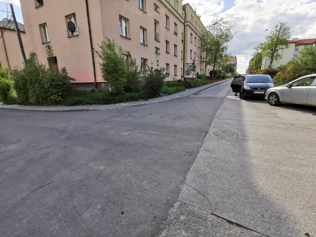 W obrębie skrzyżowania ul. Wojska Polskiego z ul. Kopernika zostaną zamontowane słupki blokujące parkowanie