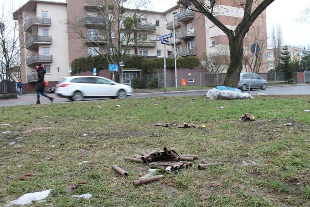 Należącego do gminy terenu na rogu ulic PCK i Podgórnej nikt nie sprzątał co najmniej od miesiąca