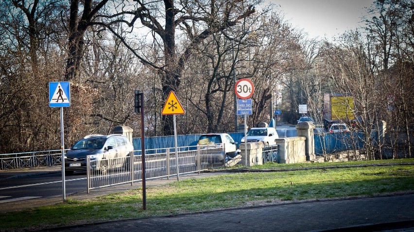 Wykonawca przebudowy mostów będzie musiał opracować także...