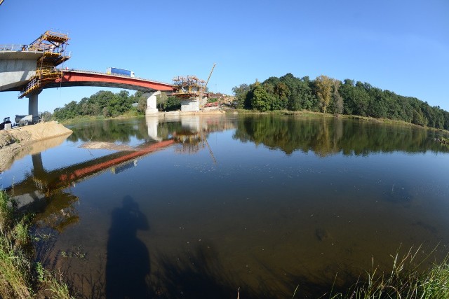 Odcinek lubuskiej S3 między Sulechowem, a Zieloną Górą, ma długość około 18 kilometrów  i będzie kosztować 299 mln zł.