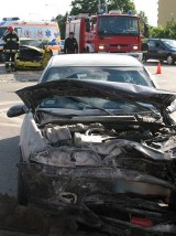 Audi wymusiło pierwszeństwo na Mercedesie. Pasażerka mercedesa z obrażeniami w szpitalu. 