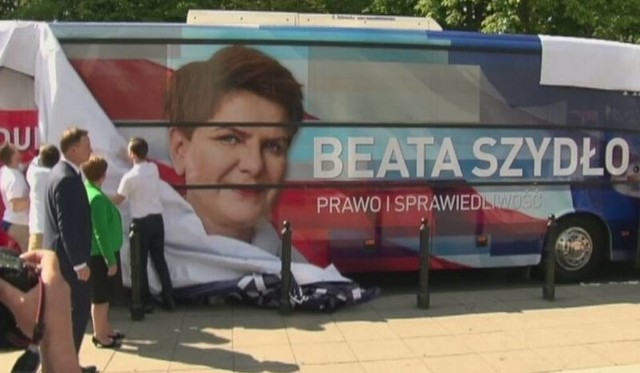 Zobacz prezentację "szydłobusu" (wideo) - Wkrótce po prezentacji szydłobusu (która nie odbyła się bez małej wpadki, co zobaczyć można na wideo), kandydatka PiS na premiera Beata Szydło wyruszyła w Polskę. A dokładnie północno-wschodnią Polskę.