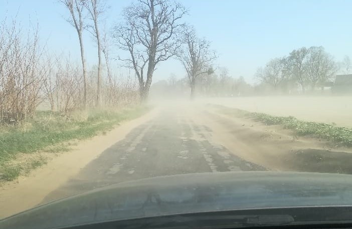 Od rana mieszkańcy regionu muszą użerać się z pyłem, który...