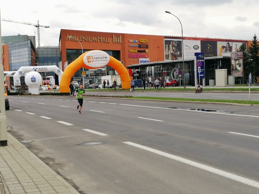 O 10:00 rozpoczął się 12. PKO Półmaraton Rzeszowski....