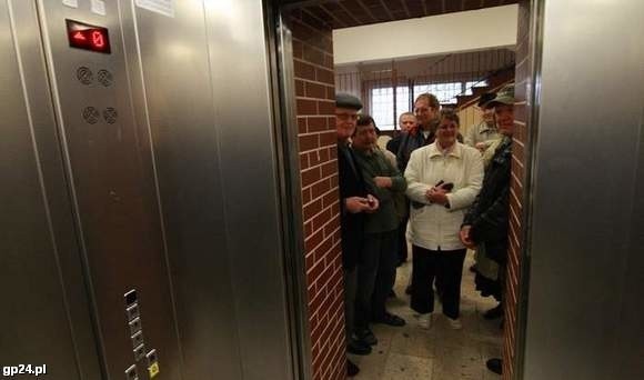 Tylko mieszkańcy Zemsty Koszalina nie muszą solidarnie płacić za windę.