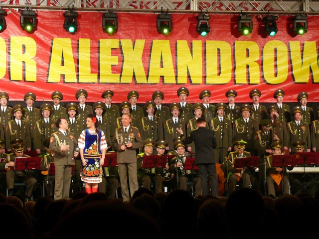 Październik 2011 roku, Chór Aleksandrowa w hali sportowej Miejskiego Ośrodka Sportu i Rekreacji w Stalowej Woli