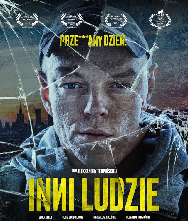 Premiera kinowa produkcji Warner Bros. Pictures i Madants „Inni ludzie” zaplanowana jest na 18 marca 2022 r. W Bydgoszczy specjalny pokaz filmu w reżyserii Aleksandry Terpińskiej zobaczymy 6 marca 2022 r. w Kinie Pomorzanin