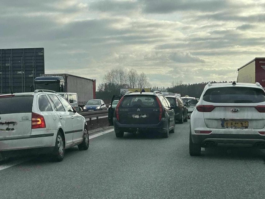 Zderzenie sześciu pojazdów osobowych na autostradzie A4