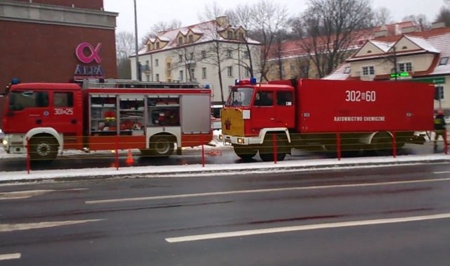 Akcja straży pożarnej przed galerią Alfa