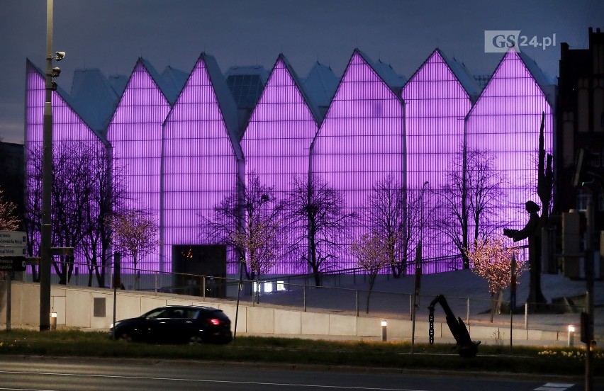 Szczecin. Filharmonia zaświeciła na fioletowo. W ważnym celu - 26.03.2020