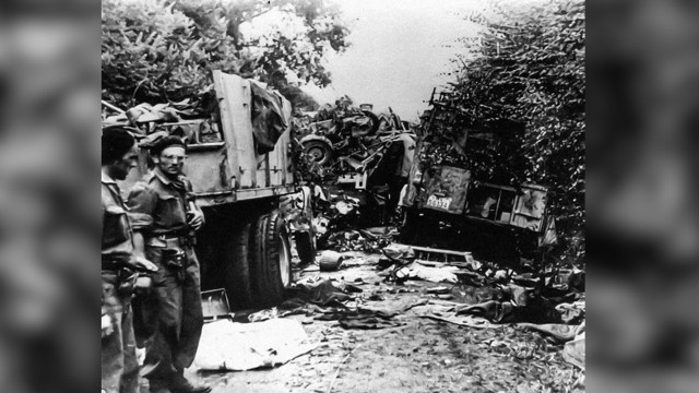 Niemiecka kolumna zniszczona przez Polaków na Mont Ormel w czasie walk w Normandii
