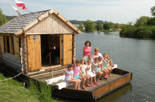 Szukanie skarbów i wizyta w siedzibie Klubu Kon-Tiki, czyli zakończenie wakacji z pińczowską biblioteką.