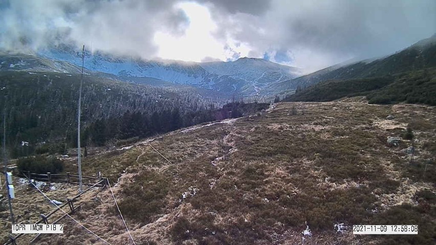 Tatry. Uwaga na górskie wędrówki. W wyższych partiach lód i niebezpiecznie