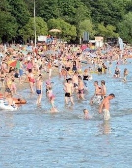 Takie tłumy jeszcze kilka dni temu kąpały się w Miedwiu.