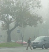 Gęsta mgła w Łodzi. Czym jest to zjawisko? [ZOBACZ ZDJĘCIA]