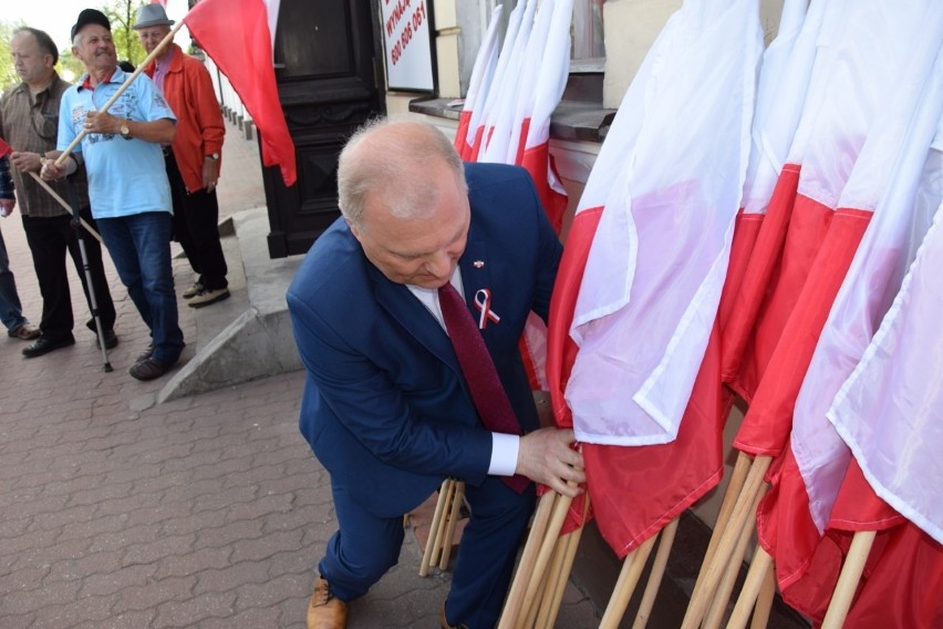 Dzień Flagi w Suwałkach. Renkiewicz i Kołakowski rozdali...