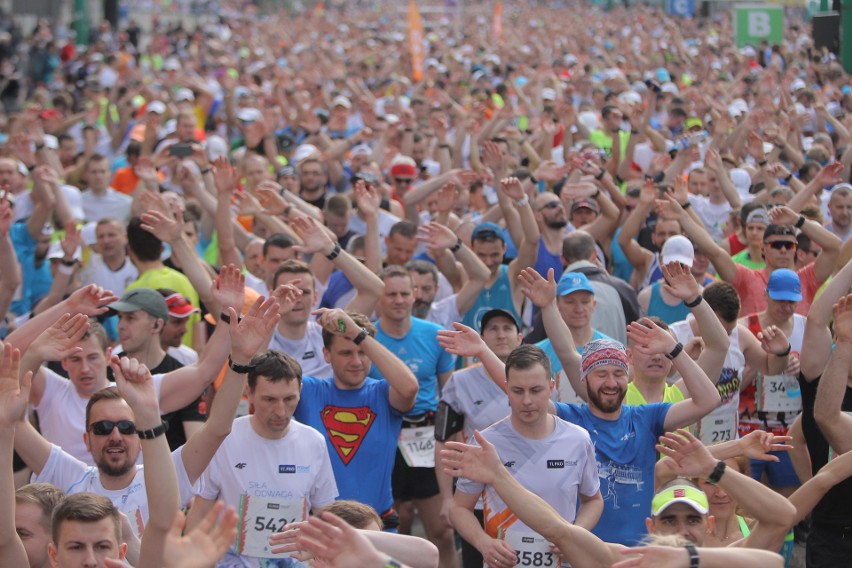 Biegacze w tym roku pobiegną w poznańskim półmaratonie...