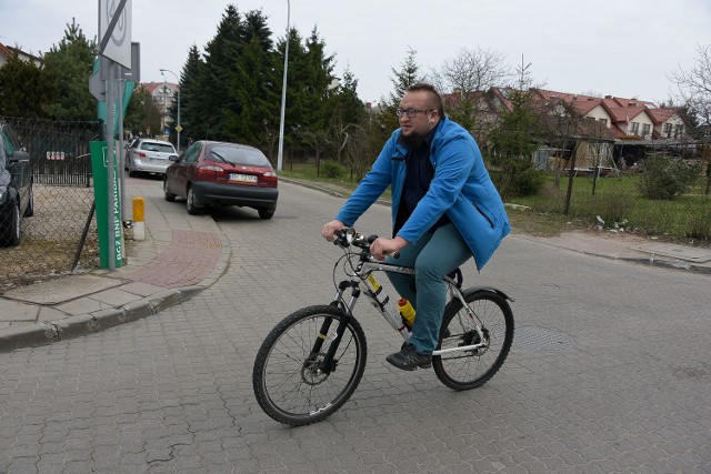 Marcin Wróbel z Rowerowego Białegostoku nie wierzy, że obowiązkowa karta rowerowa poprawi bezpieczeństwo. Ważniejsza jest edukacja.