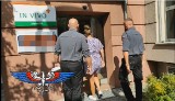 Antycovidowcy weszli do kliniki w Bydgoszczy - "nie chcą eksperymentów na dzieciach"