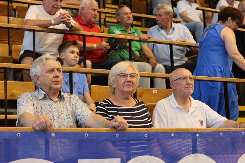 Mecz zabrzan z mistrzem Polski oglądał w Hali Pogoni komplet...