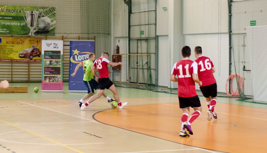 Lider pewnie wygrywa w Kieleckiej Ligi Futsalu. Znów padło mnóstwo goli [DUŻO ZDJĘĆ] 