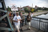 Krzyż na drogę.  Idźcie na Jasną Górę. W kierunku nieba