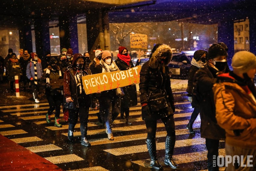 Strajk Kobiet w Opolu. Demonstracja przeszła w piątek przez Opole