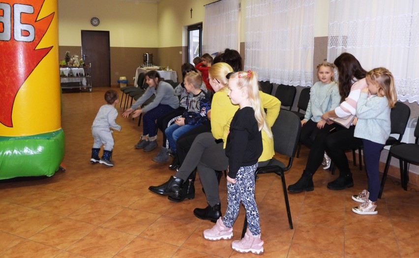 KGW Kiełczew zorganizowało 5.12.2021 spotkanie mikołajkowe. Zdjęcia
